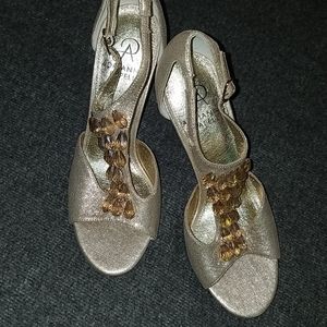 Adrianna Papell size 6 1/2 gold open toe